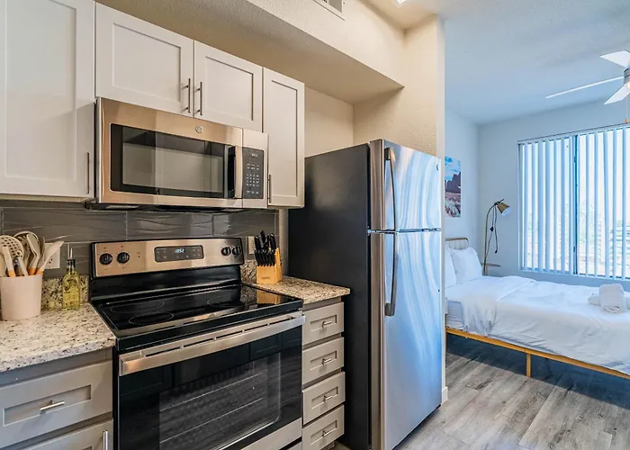 Stylish Studio-1br 1ba, Pool, Gym, Free Parking, Game Room, Ev Apartment
