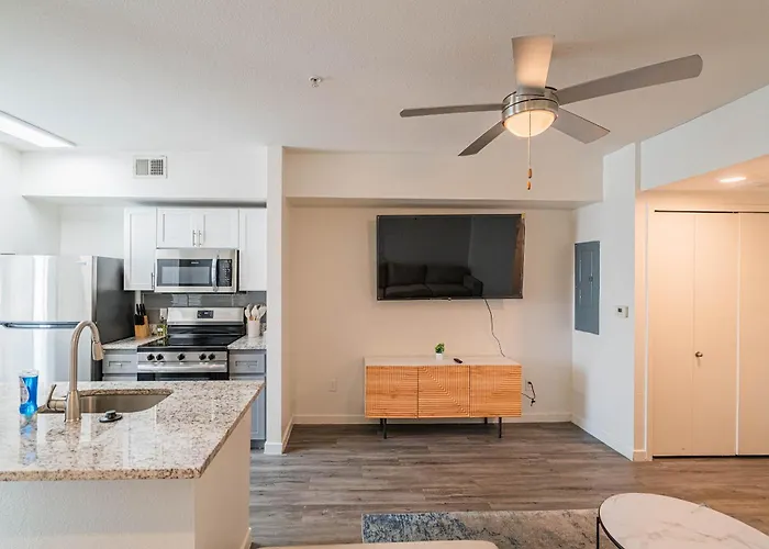 Stylish Studio-1br 1ba, Pool, Gym, Free Parking, Game Room, Ev Apartment *