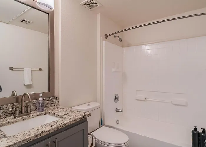 Stylish Studio-1br 1ba, Pool, Gym, Free Parking, Game Room, Ev