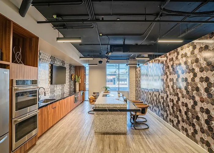 Stylish Studio-1br 1ba, Pool, Gym, Free Parking, Game Room, Ev Apartment *